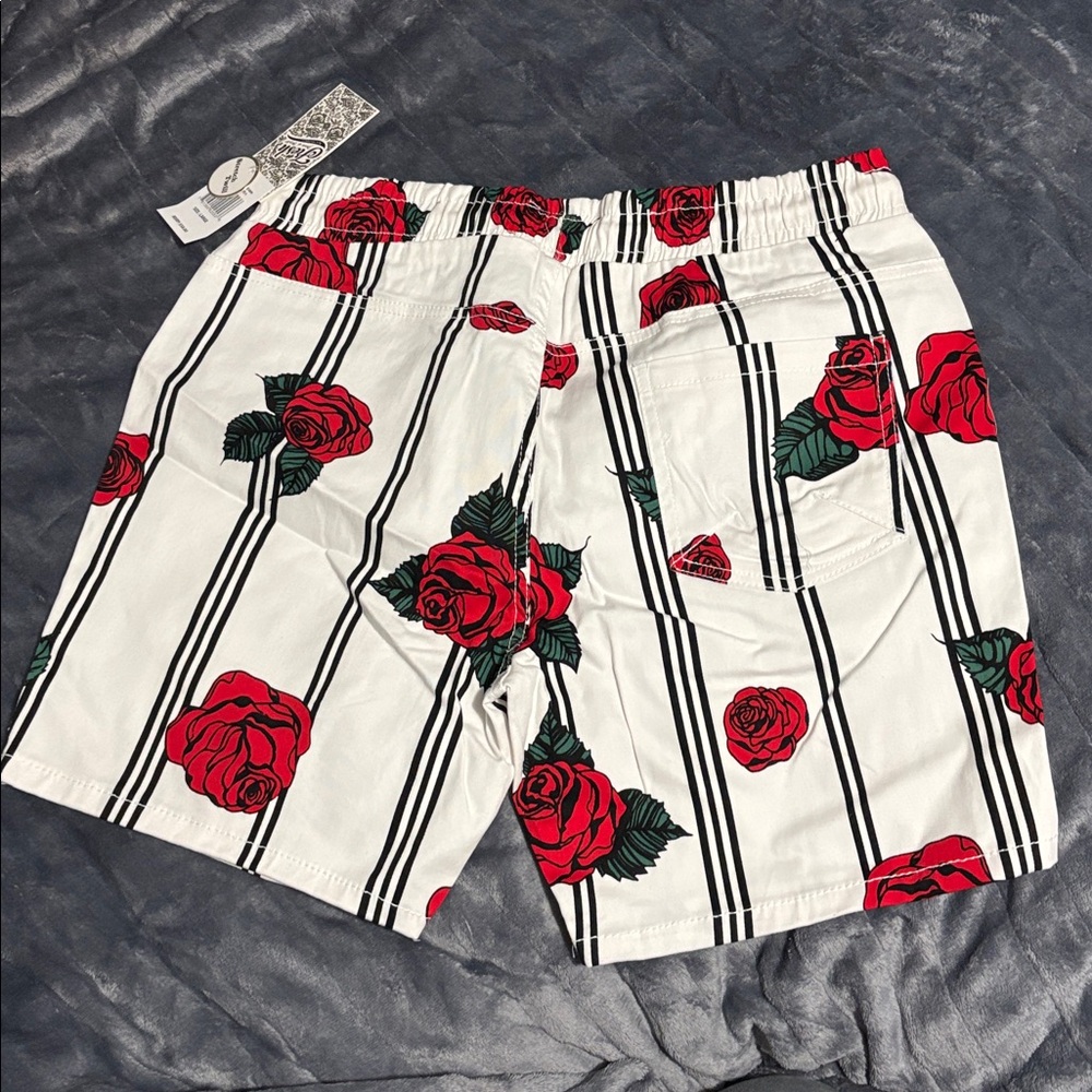 Stylish Rose Patterned Men's Shorts - Picture 2 of 3